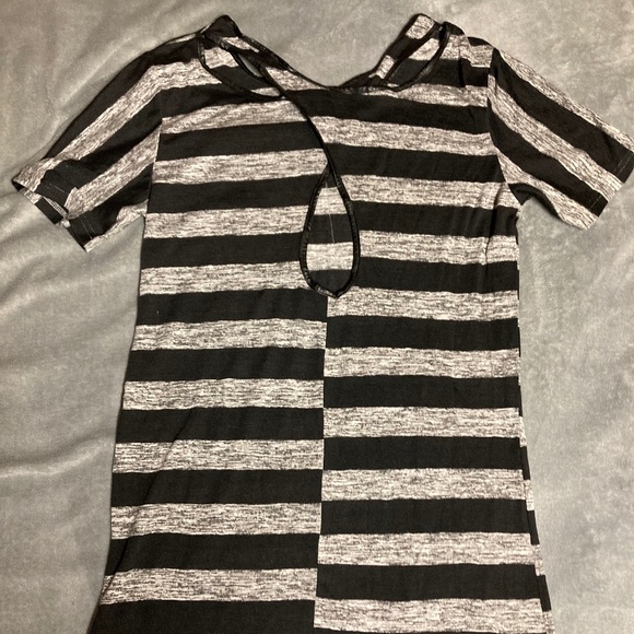 NWOT Open Back T-Shirt Dress - Picture 2 of 11